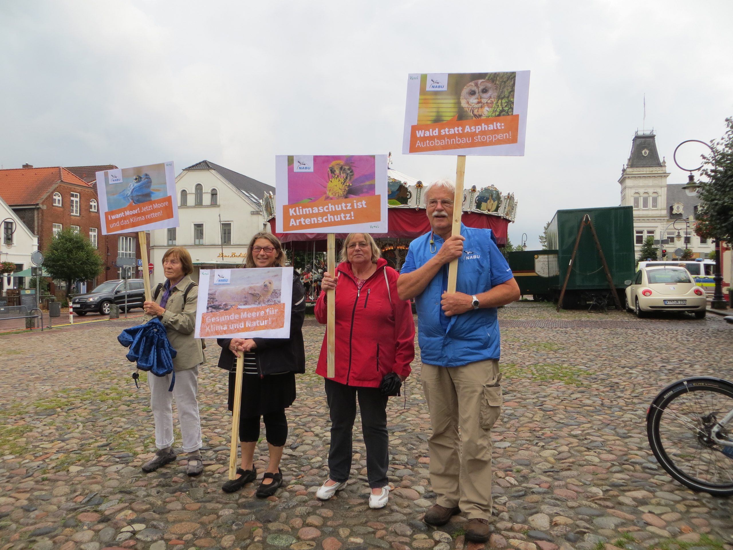 Die Klimaschutz Gruppe der Agenda beteiligt sich an einer Demonstration in Jever.